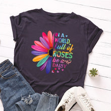 Carregar imagem no visualizador da galeria, IN A WORLD OF ROSES
